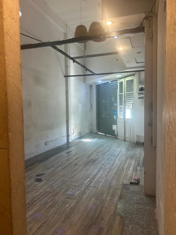 EXCELENTE LOCAL COMERCIAL EN ZONA DE ALTO TRANSITO- VILLA LUGANO