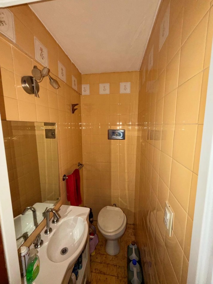 Departamento 3 ambientes al frente, 2 baños y terraza balcon.