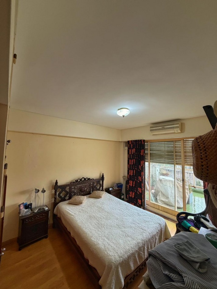 Departamento 3 ambientes al frente, 2 baños y terraza balcon.