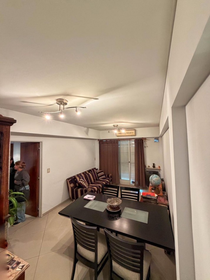 Departamento 3 ambientes al frente, 2 baños y terraza balcon.