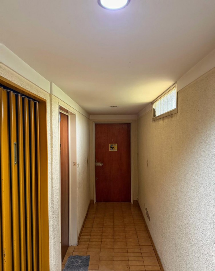 Departamento 3 ambientes al frente, 2 baños y terraza balcon.