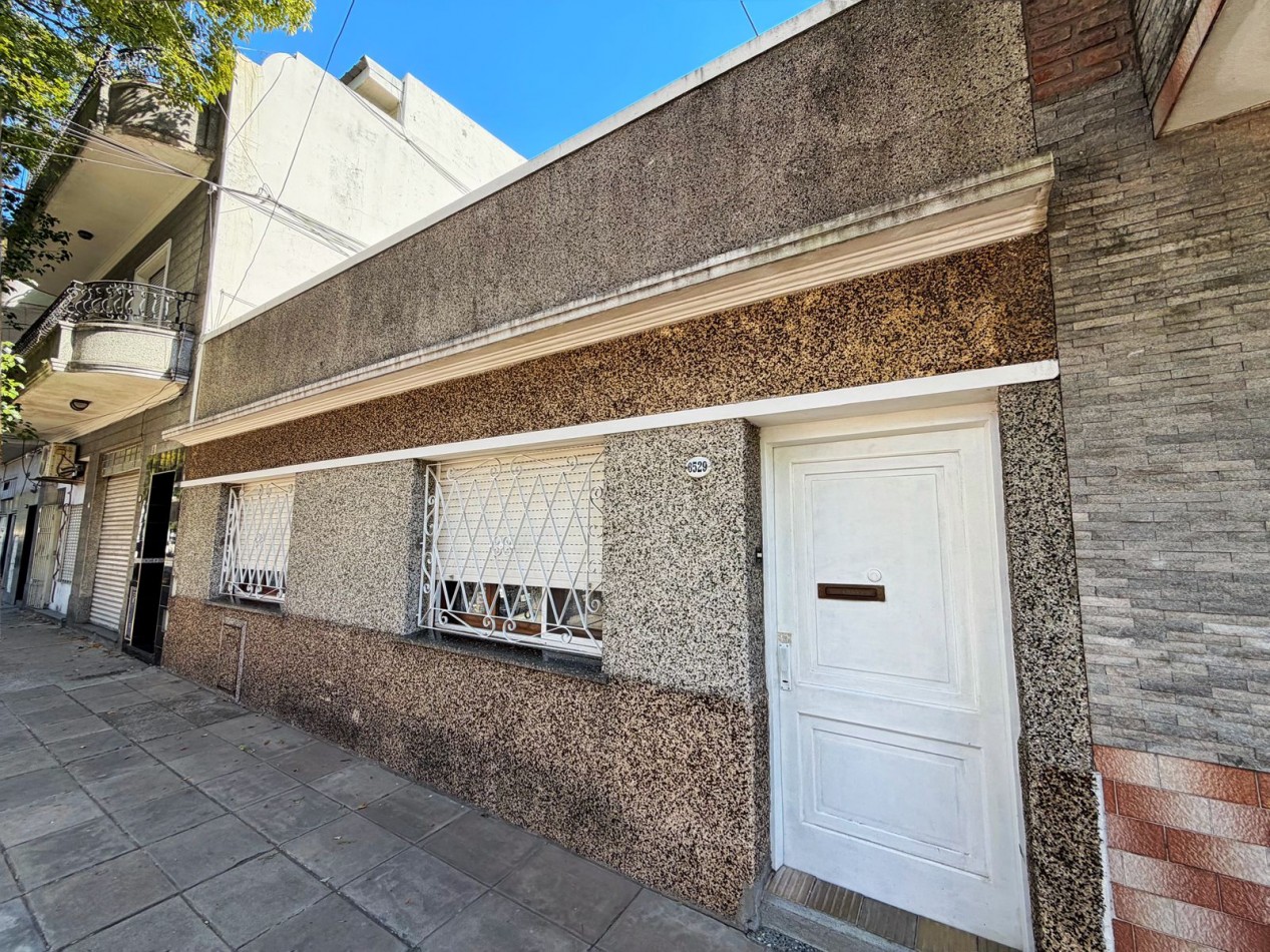 Venta casa 4 ambientes - Lote propio - Multifamiliar 