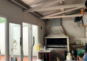Casa con Jardin y Quincho - Excelente Ubicacion