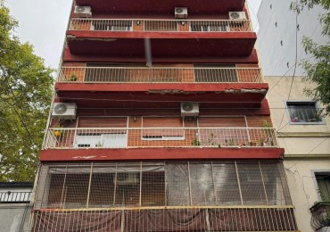 Departamento 3 ambientes al frente, 2 baños y terraza balcon.